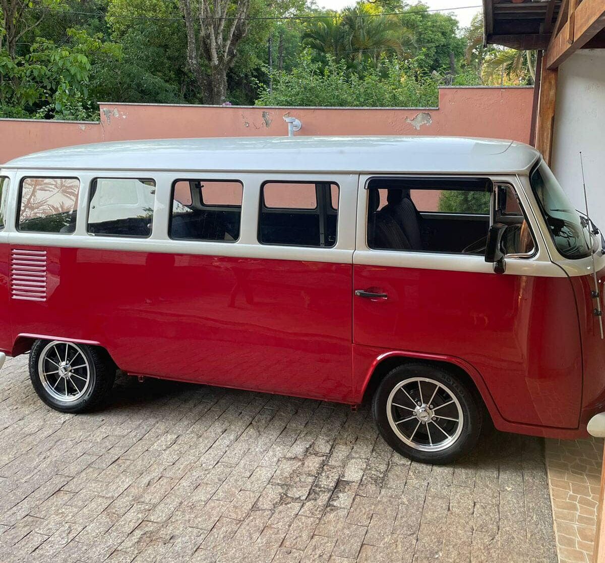 VW T2 9 seats | 1987 | red/white | 1600cc - Kombi Kings
