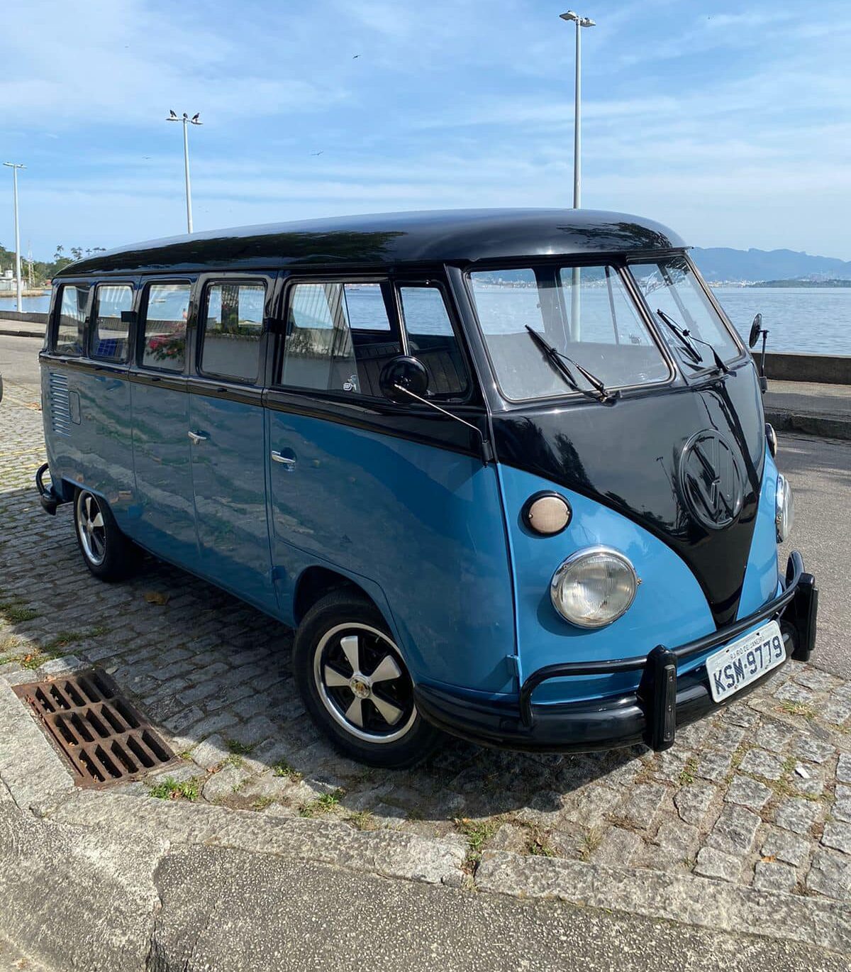 VW T1 9 seats | 1974 | blue/black | 1500cc - Kombi Kings